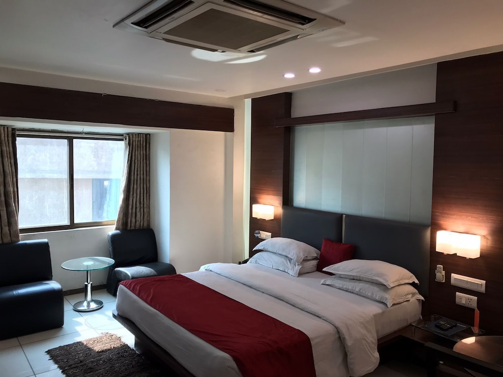 pearl hotel and banquets