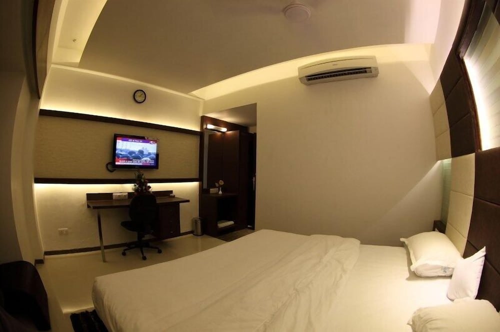 pearl hotel and banquets