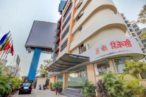 Oyo 8850 J K Regency,Pno30 Old Nagardas Rd, Gondavali Service,3 star