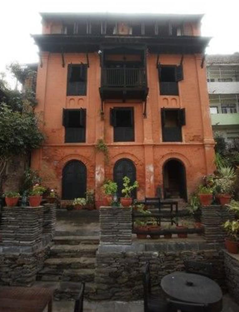 gaun ghar