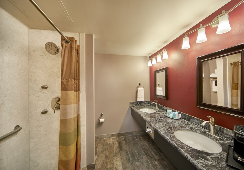 four queens hotel and casino