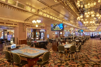 four queens hotel and casino