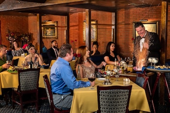 four queens hotel and casino