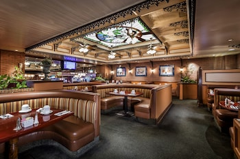 four queens hotel and casino