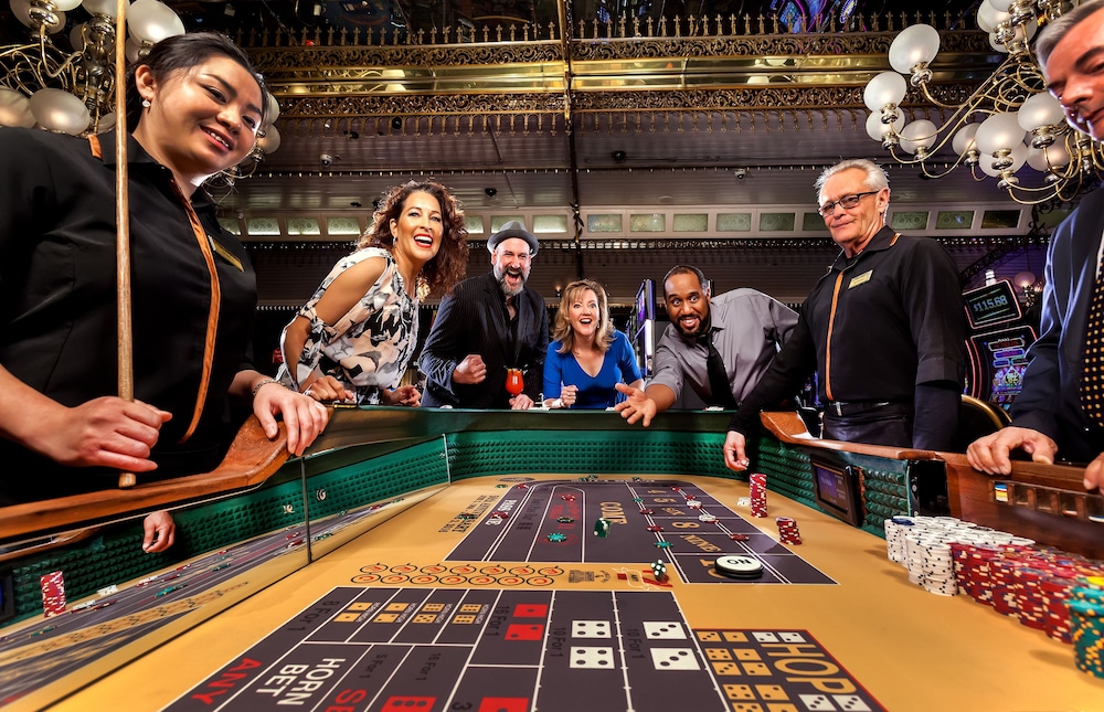 four queens hotel and casino