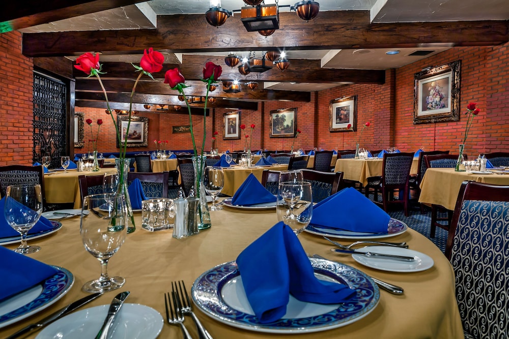 four queens hotel and casino