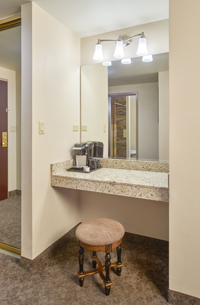 four queens hotel and casino