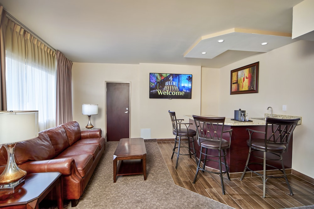 four queens hotel and casino