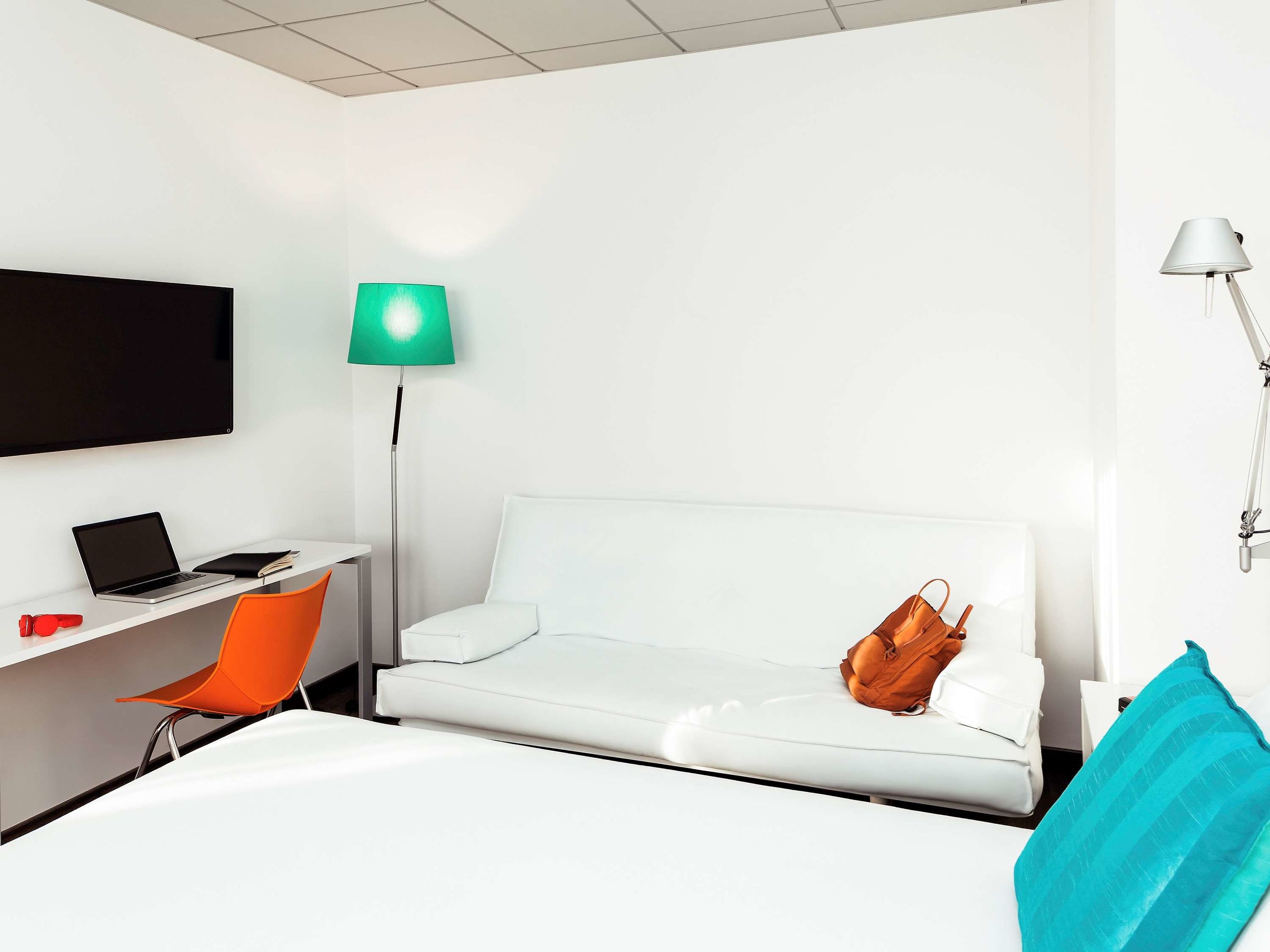 ibis styles a coruna ex husa center