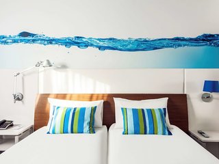 ibis styles a coruna ex husa center