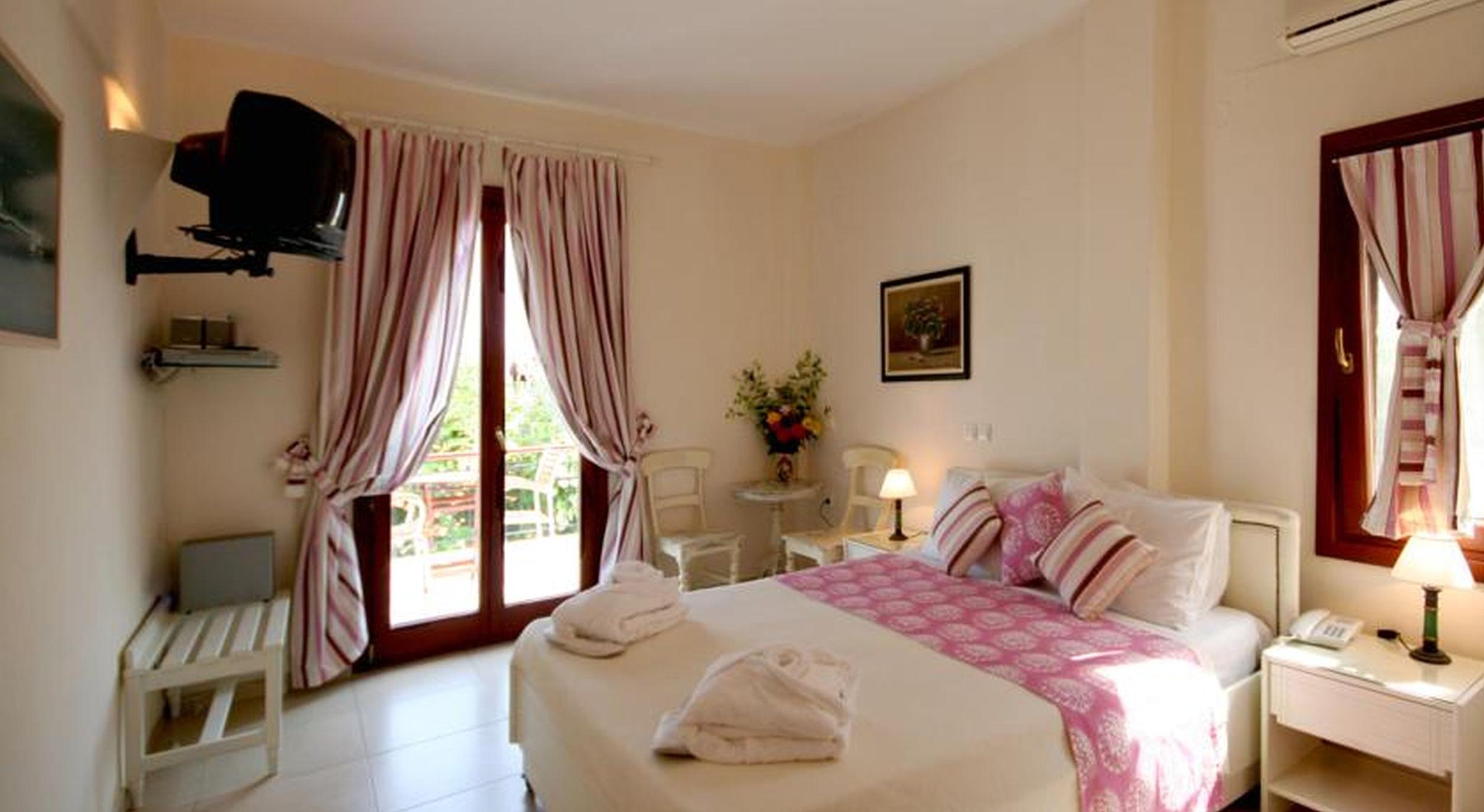 clara hotel