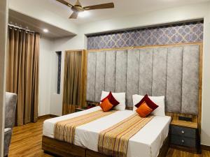 Hotel Sunstar Grand,Karol Bagh>>Delhi,3 star