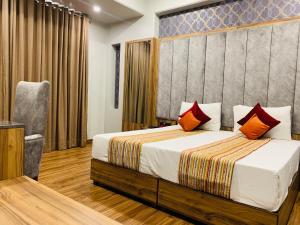 Hotel Sunstar Grand,Karol Bagh>>Delhi,3 star