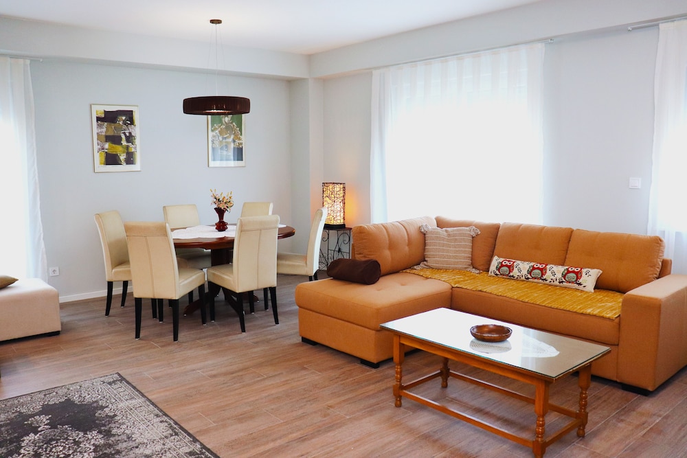 foxxy apartments