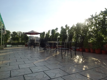 Green Oasis Hotel,No.69, 1St Baomin Road,3 star