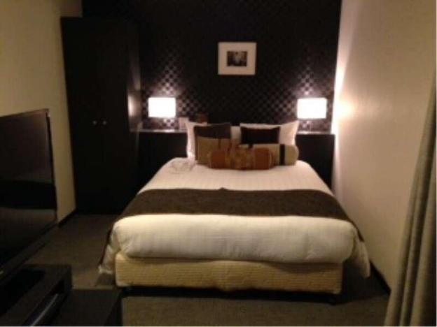 hamilton hotel black