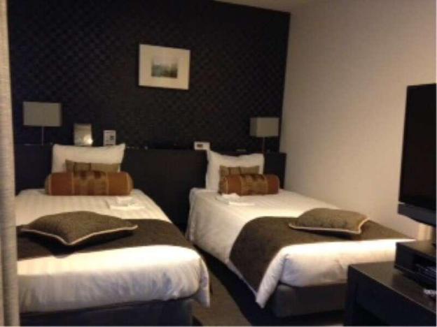 hamilton hotel black