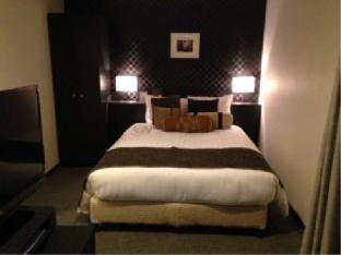 hamilton hotel black