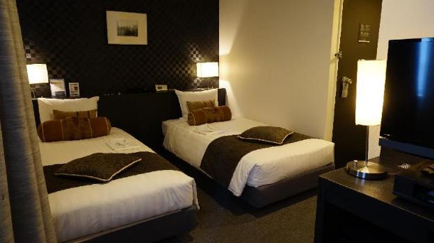 hamilton hotel black