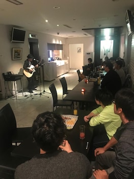hamilton hotel black