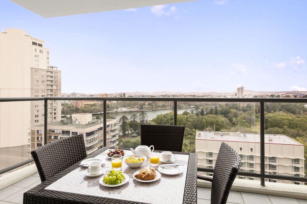 oaks brisbane on margaret suites