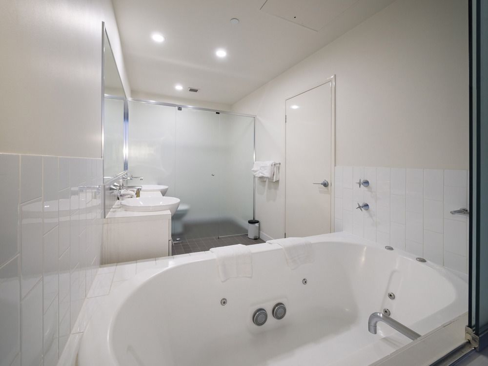 oaks brisbane on margaret suites