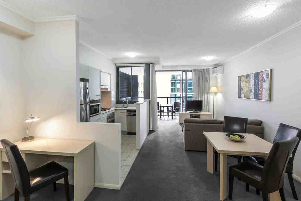 oaks brisbane on margaret suites