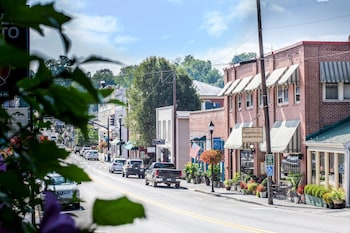 Holiday Inn Express Hotel & Suites Lewisburg By Ihg,White Sulphur Springs>>Lewisburg,3 star
