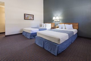 Parkview Inn And Conference Center,Connected To The Convention Center,3 star