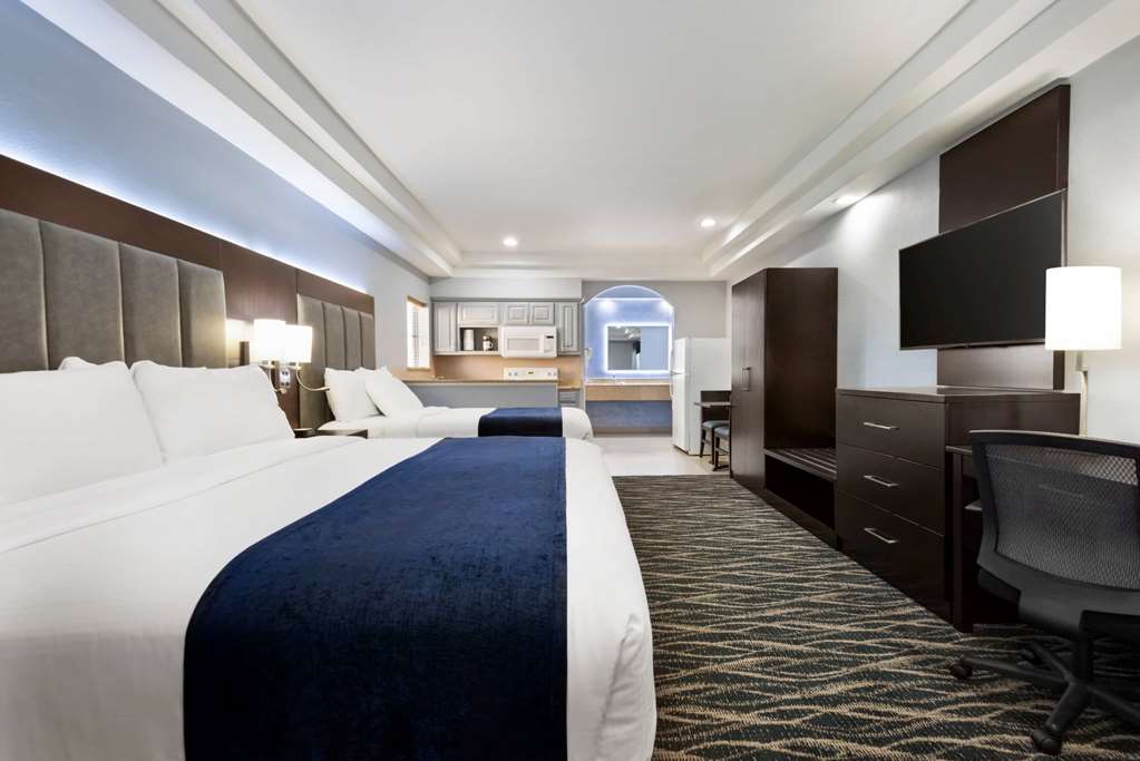 days inn and suites by wyndham houston hobby airport