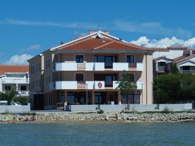 hotel laguna