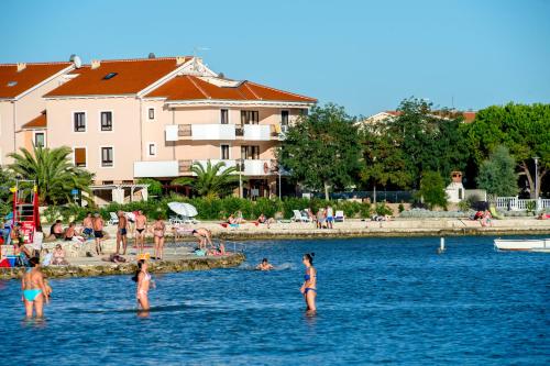 hotel laguna