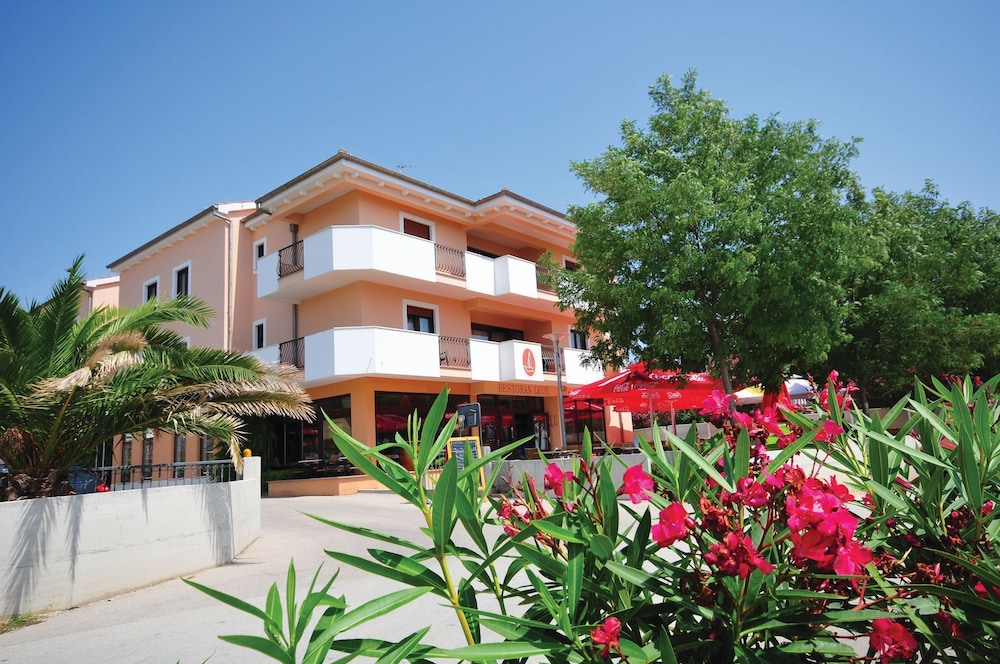 hotel laguna