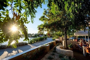 hotel laguna