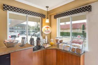 super 8 by wyndham martinez