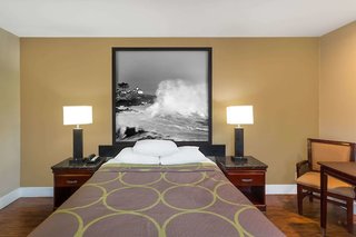 super 8 by wyndham martinez