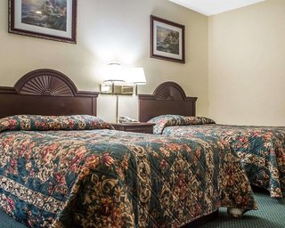 econo lodge inn and suites airport