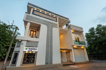 treebo premium villa escape in with pool view