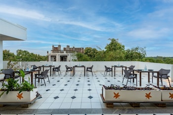 treebo premium villa escape in with pool view