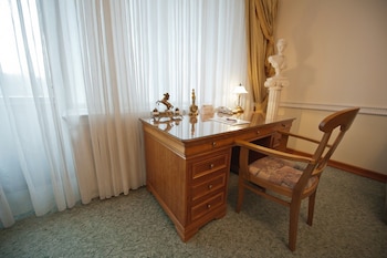 jolly alon hotel