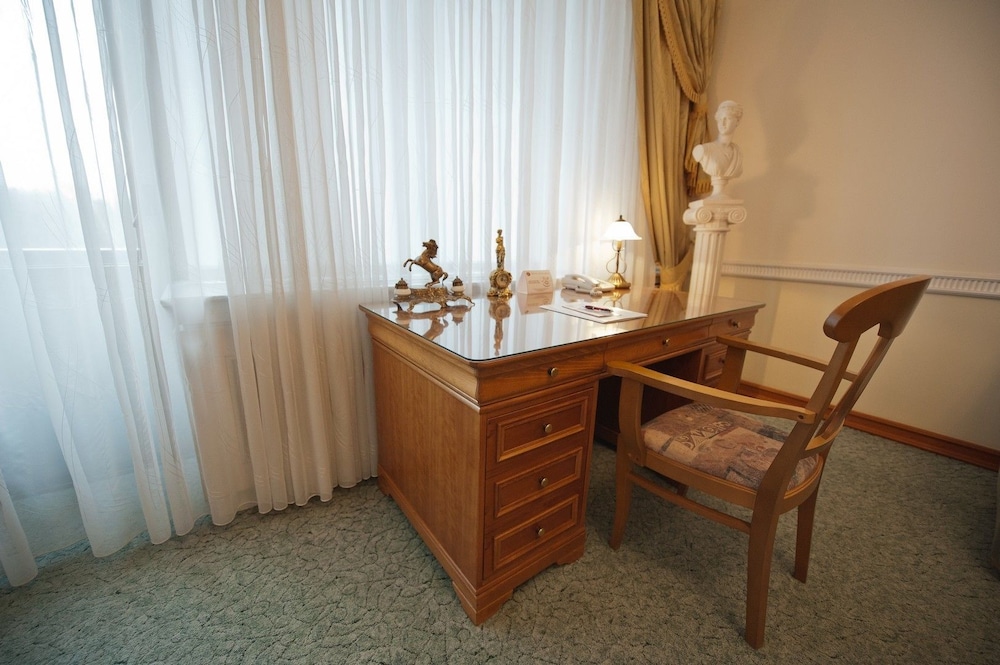 jolly alon hotel