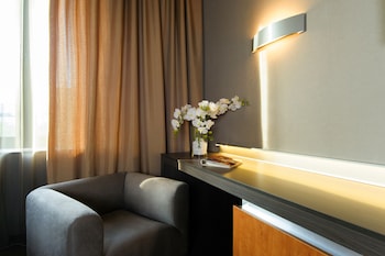 jolly alon hotel