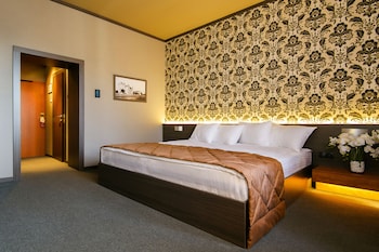 jolly alon hotel