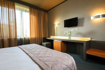 jolly alon hotel