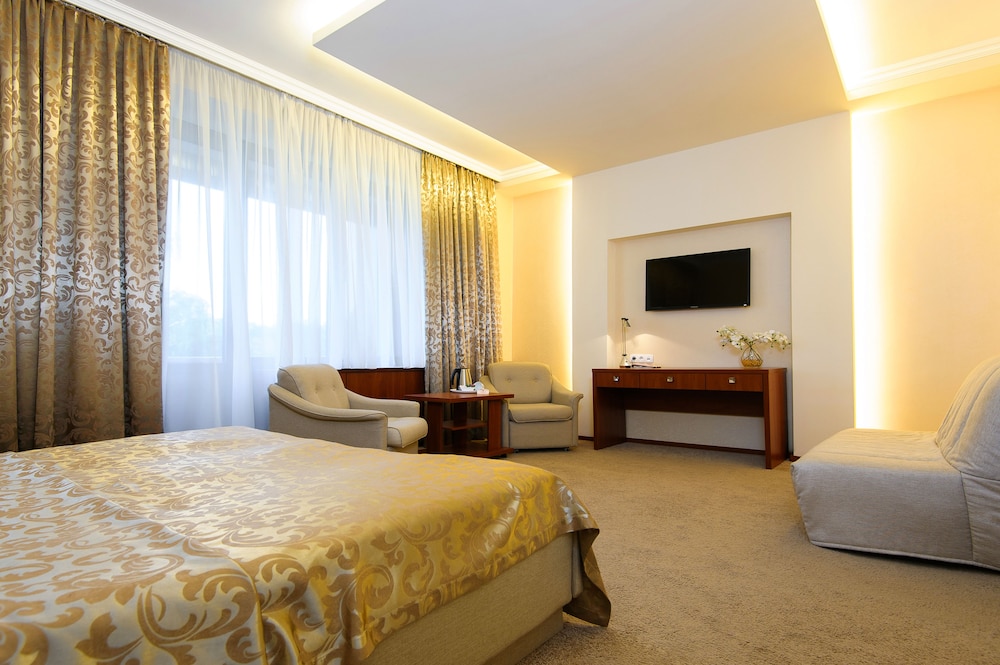 jolly alon hotel