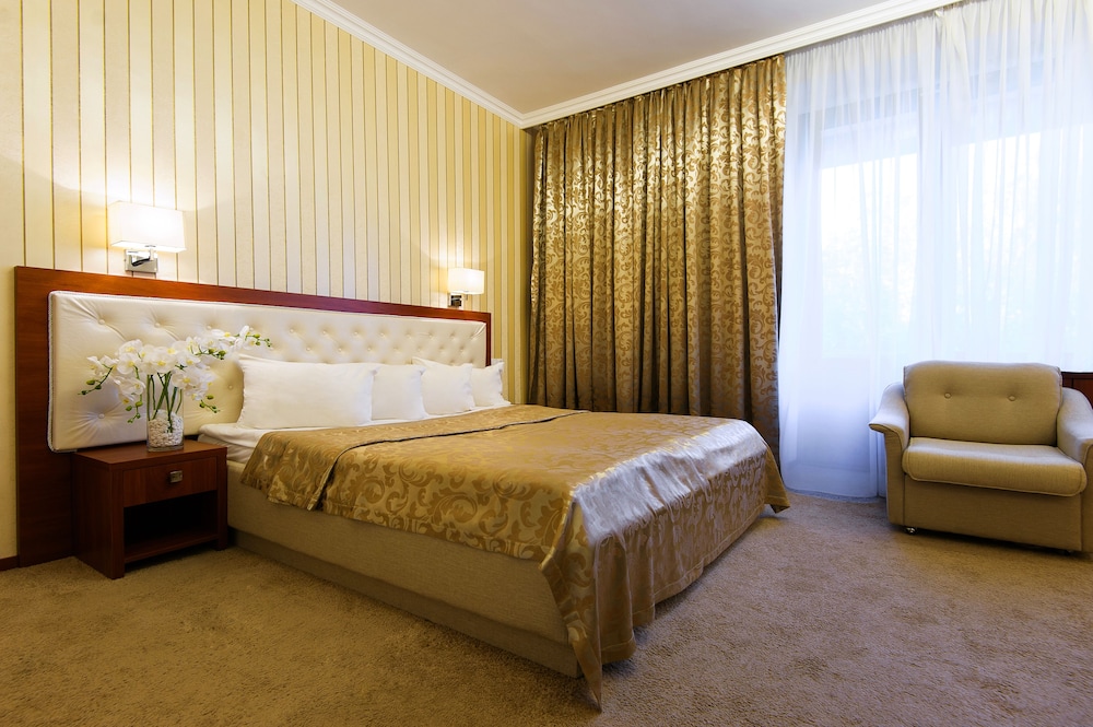 jolly alon hotel