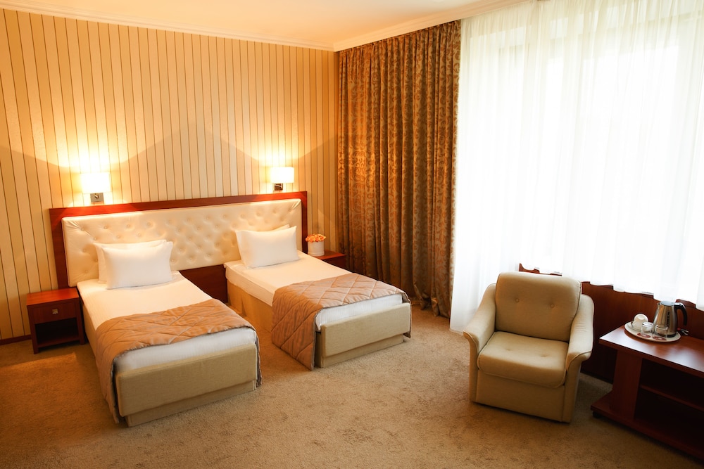 jolly alon hotel