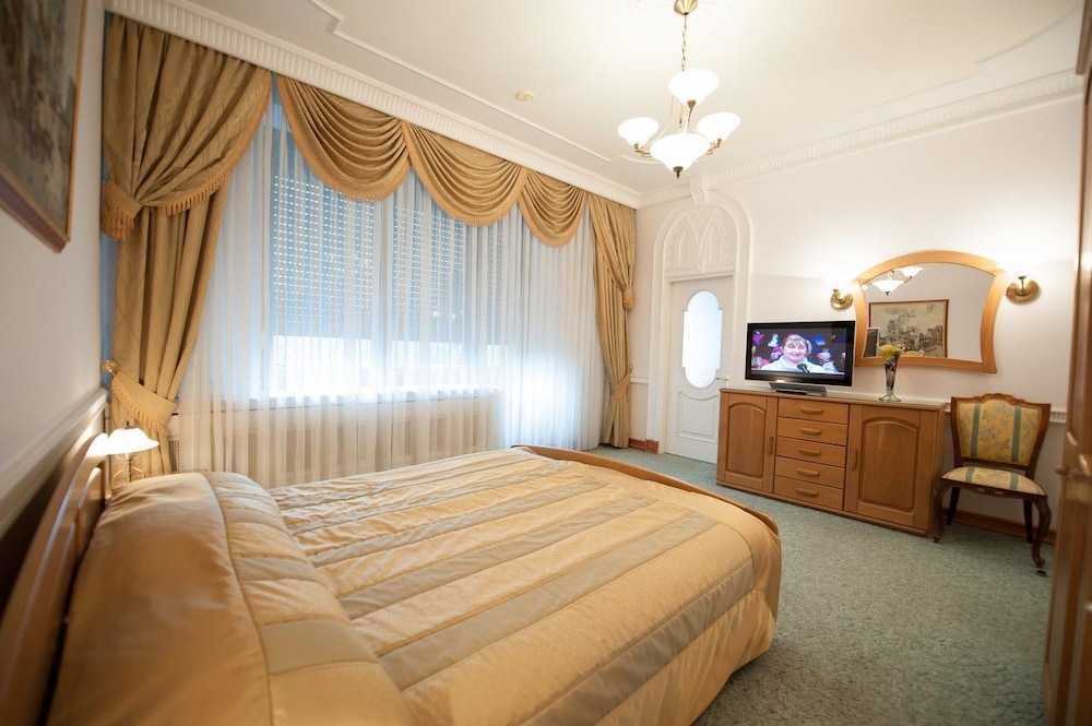jolly alon hotel