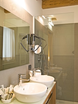 harmony suite hotel