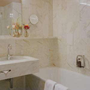 adula hotel